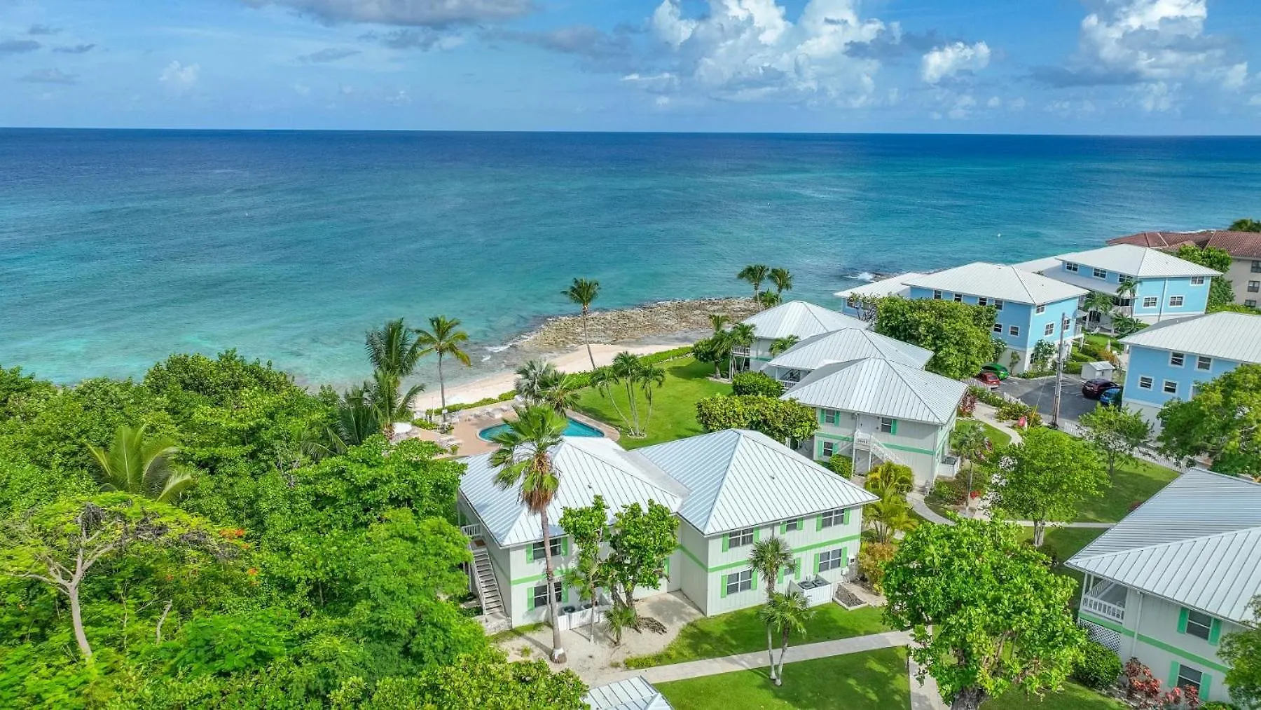 7 Mile Beach, 2Br Ground Floor Oceanfront Condo With Pool And Large Patio, Sleeps 6 George Town Cayman Islands