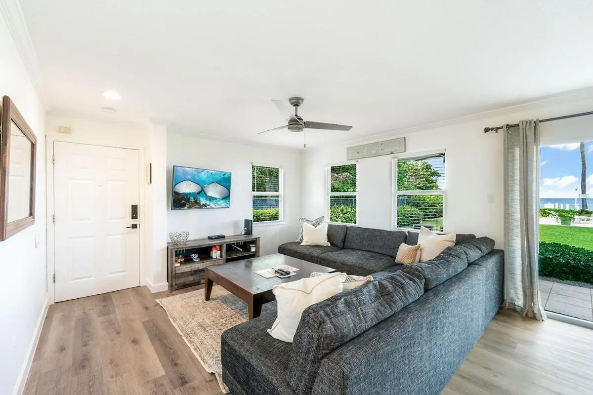 7 Mile Beach, 2Br Ground Floor Oceanfront Condo With Pool And Large Patio, Sleeps 6 George Town 0*,  Cayman Islands