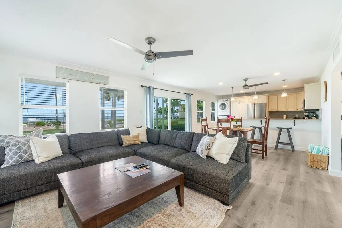 7 Mile Beach, 2Br Ground Floor Oceanfront Condo With Pool And Large Patio, Sleeps 6 George Town