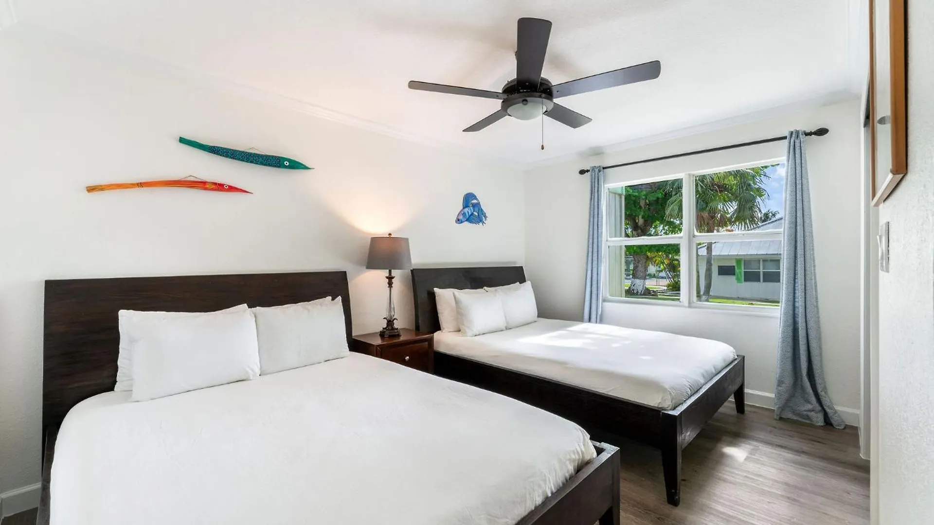 7 Mile Beach, 2Br Ground Floor Oceanfront Condo With Pool And Large Patio, Sleeps 6 George Town Cayman Islands