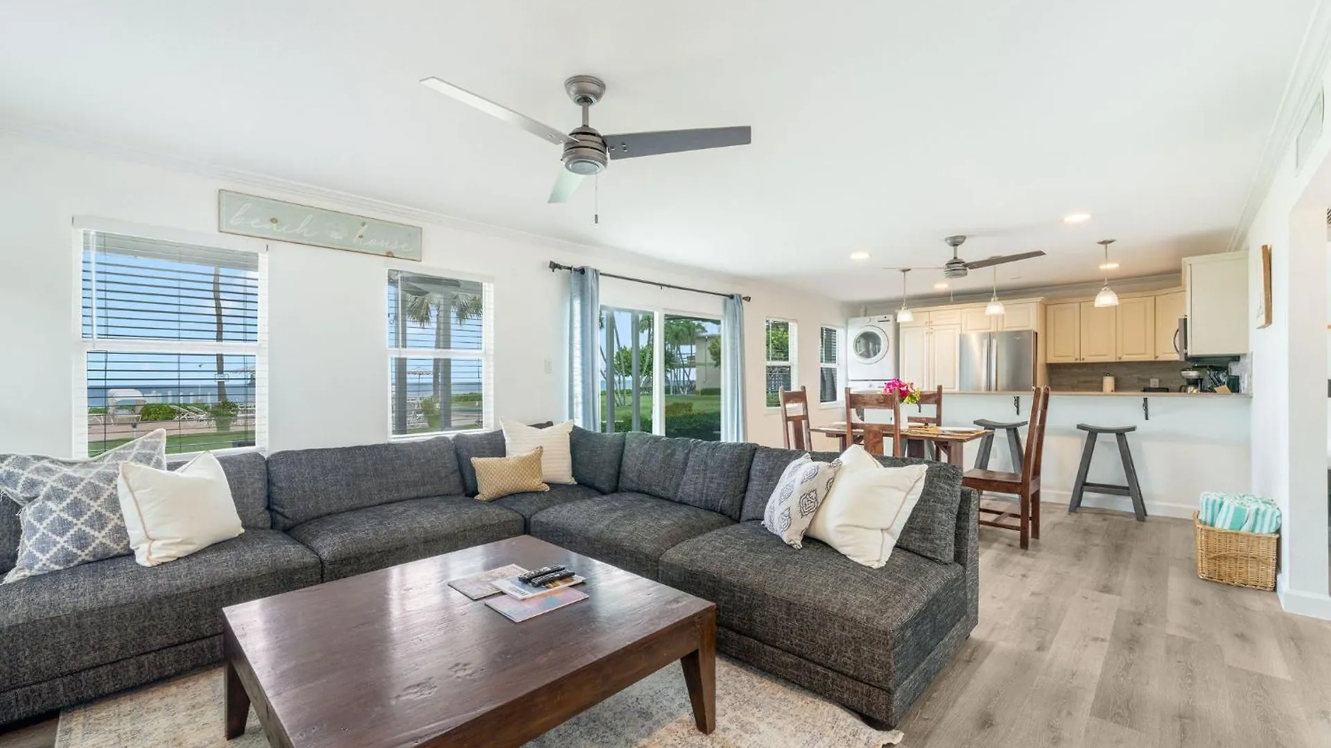 7 Mile Beach, 2Br Ground Floor Oceanfront Condo With Pool And Large Patio, Sleeps 6 George Town Cayman Islands