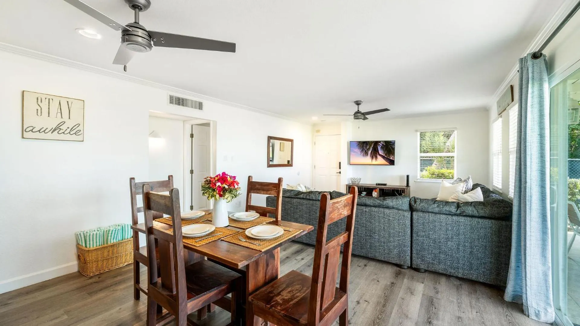 7 Mile Beach, 2Br Ground Floor Oceanfront Condo With Pool And Large Patio, Sleeps 6 George Town