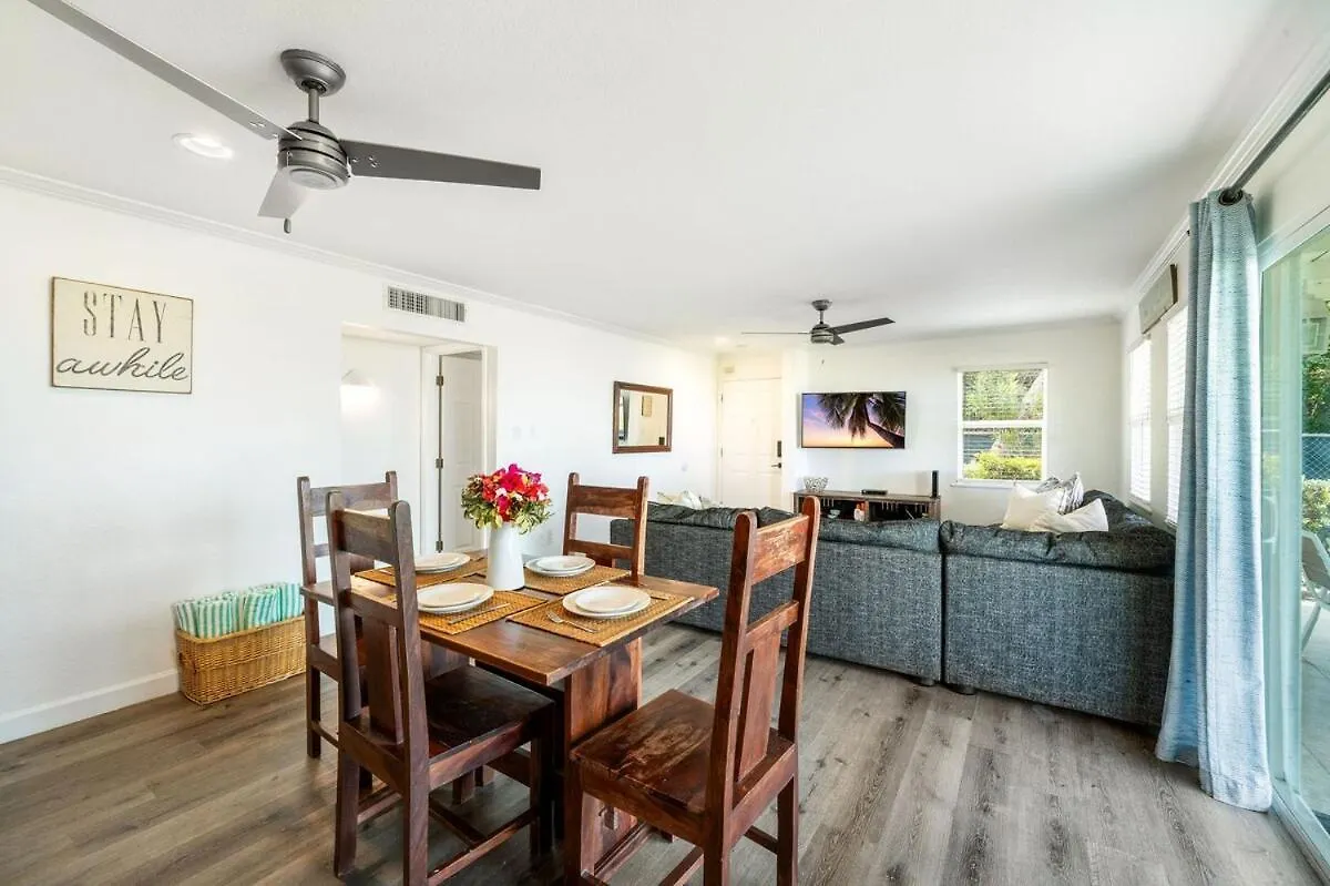 7 Mile Beach, 2Br Ground Floor Oceanfront Condo With Pool And Large Patio, Sleeps 6 George Town 0*,