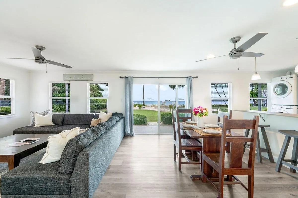7 Mile Beach, 2Br Ground Floor Oceanfront Condo With Pool And Large Patio, Sleeps 6 George Town