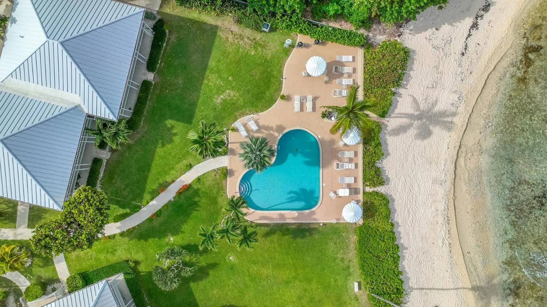 Apartment 7 Mile Beach, 2Br Ground Floor Oceanfront Condo With Pool And Large Patio, Sleeps 6 George Town
