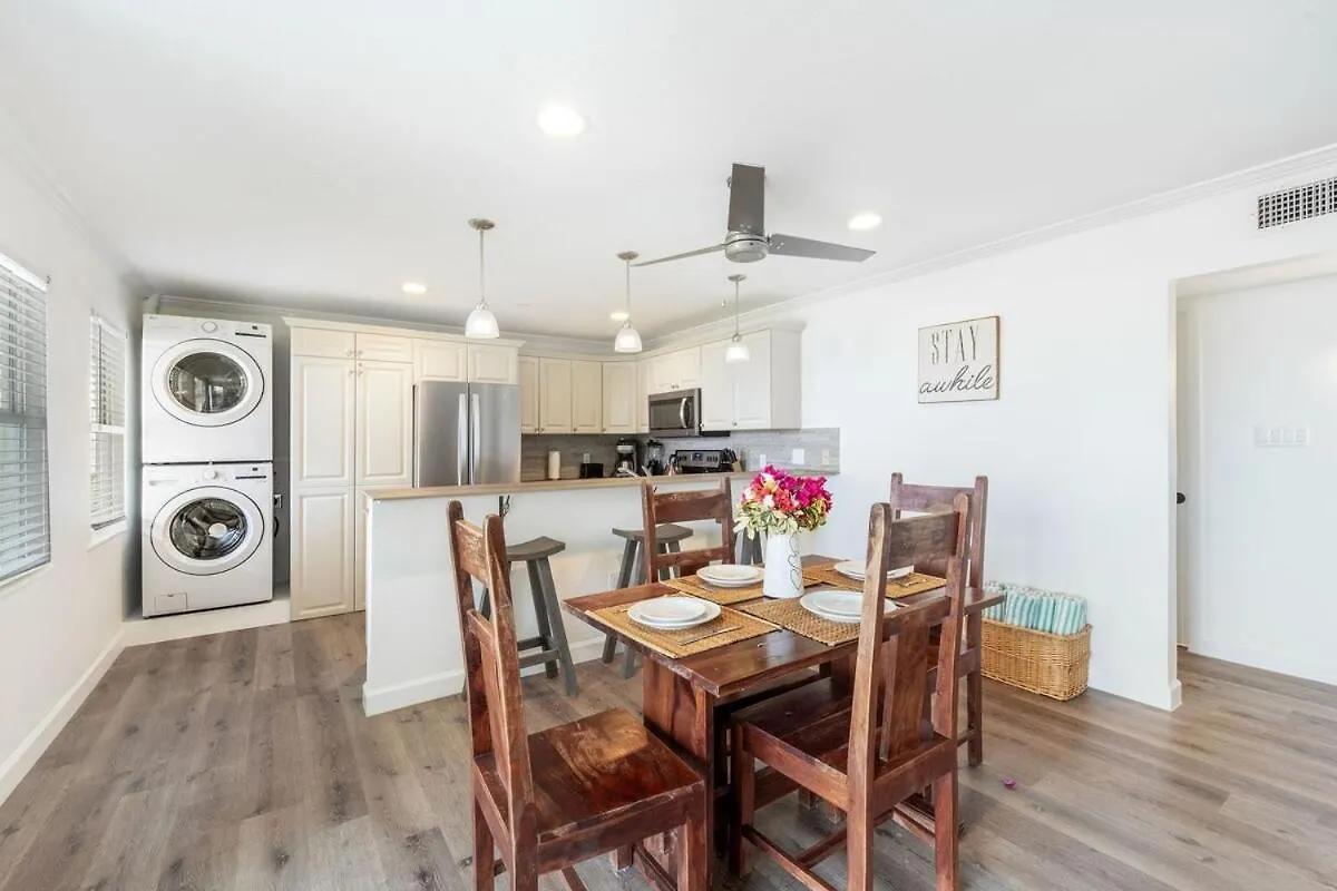 7 Mile Beach, 2Br Ground Floor Oceanfront Condo With Pool And Large Patio, Sleeps 6 George Town 0*,  Cayman Islands