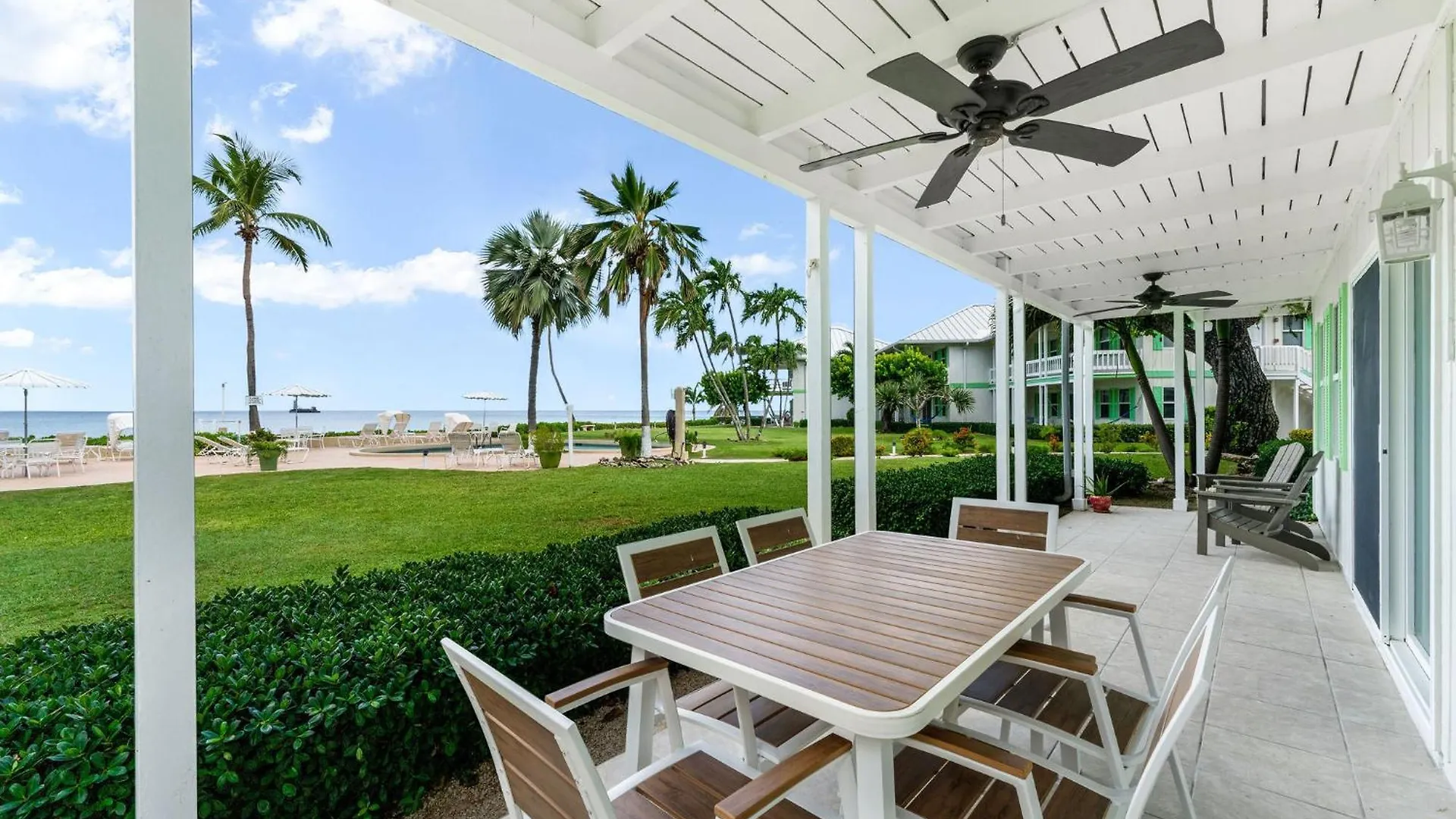 Apartment 7 Mile Beach, 2Br Ground Floor Oceanfront Condo With Pool And Large Patio, Sleeps 6 George Town Cayman Islands